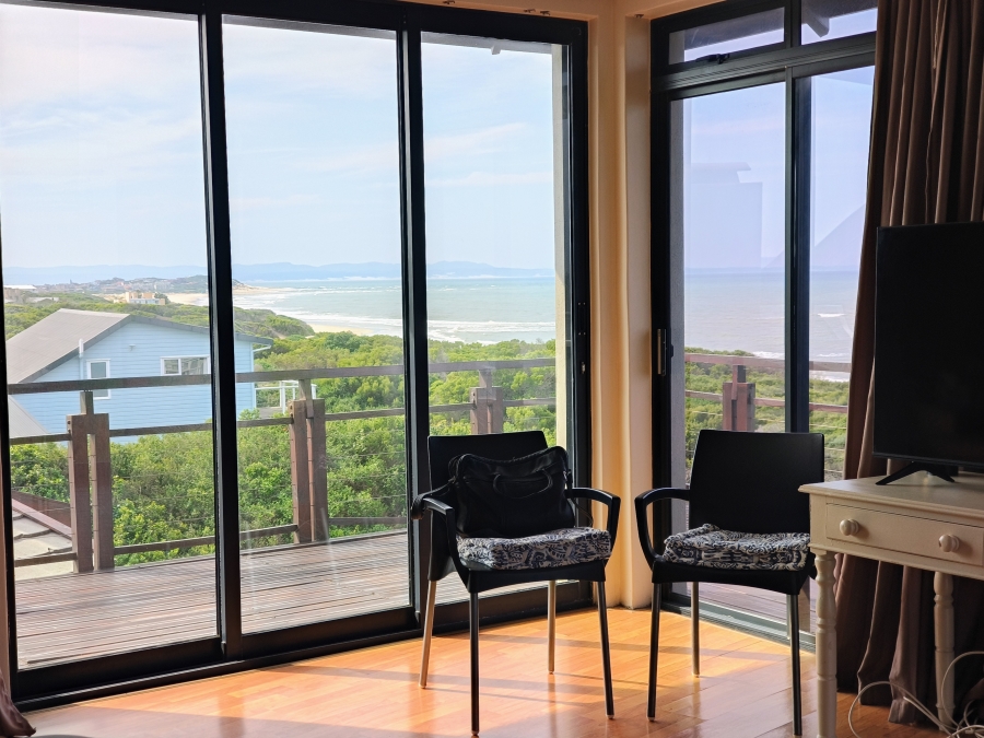 6 Bedroom Property for Sale in Paradise Beach Eastern Cape